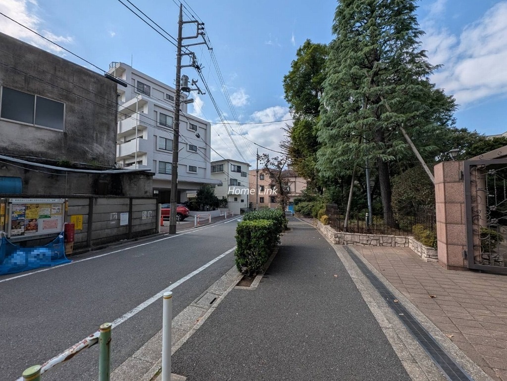 モアクレスト西台　南側 前面道路